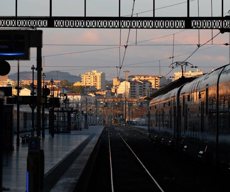 Pourquoi choisir un chauffeur VTC à l'aise en anglais pour vos déplacements à Marseille ?